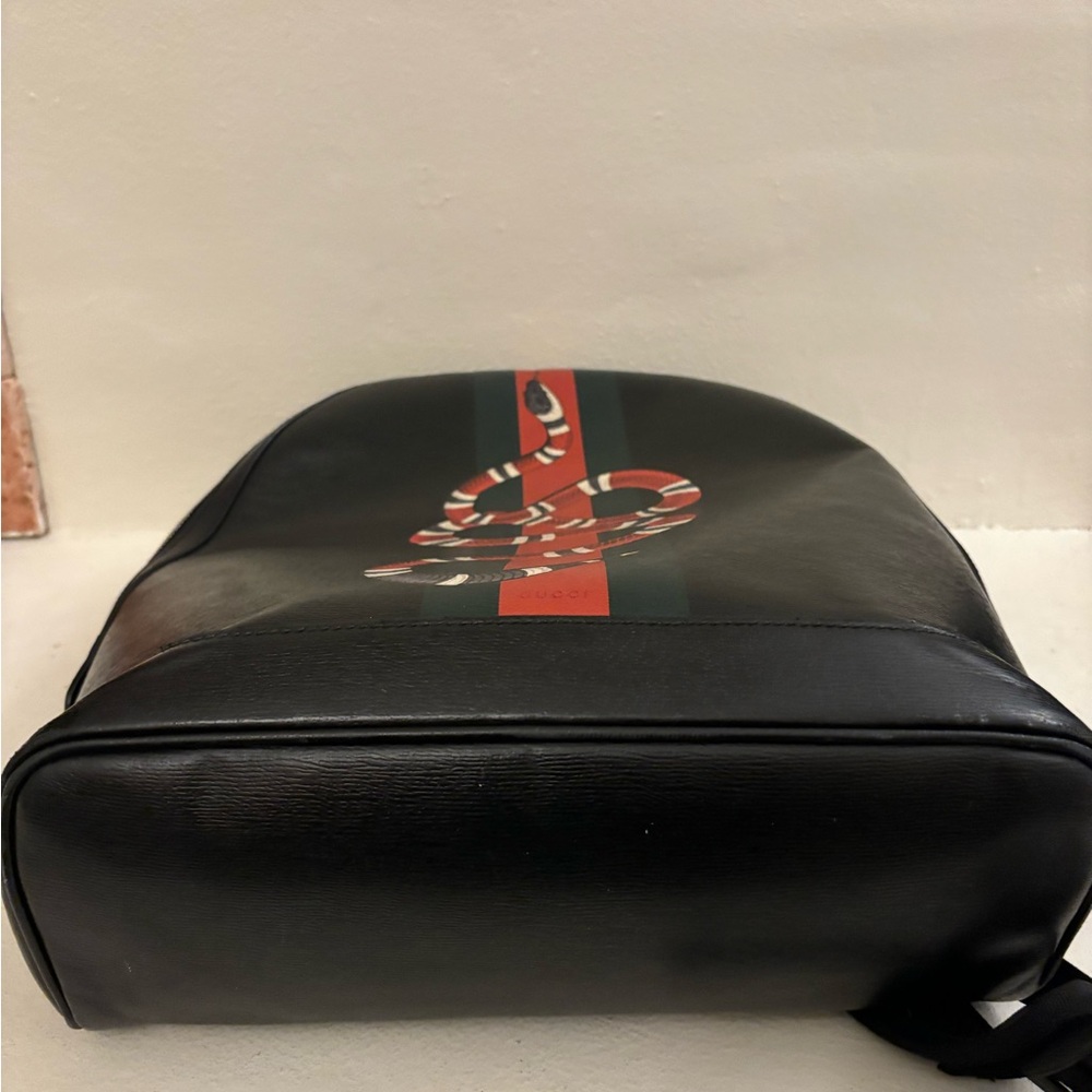 Gucci Luxury Black Backpack with Red and Green Stripe - Picture 5 of 7